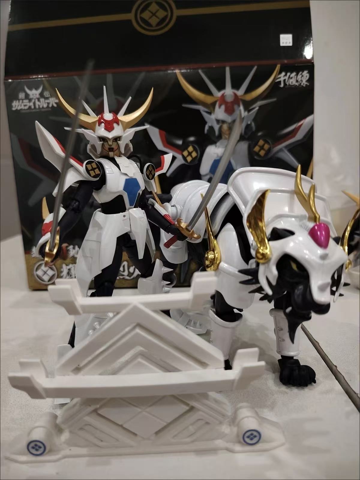 Yoroiden Samurai Troopers Roni - đánh giá và giá Bandai Tamashii Nations S.H.Figuarts
